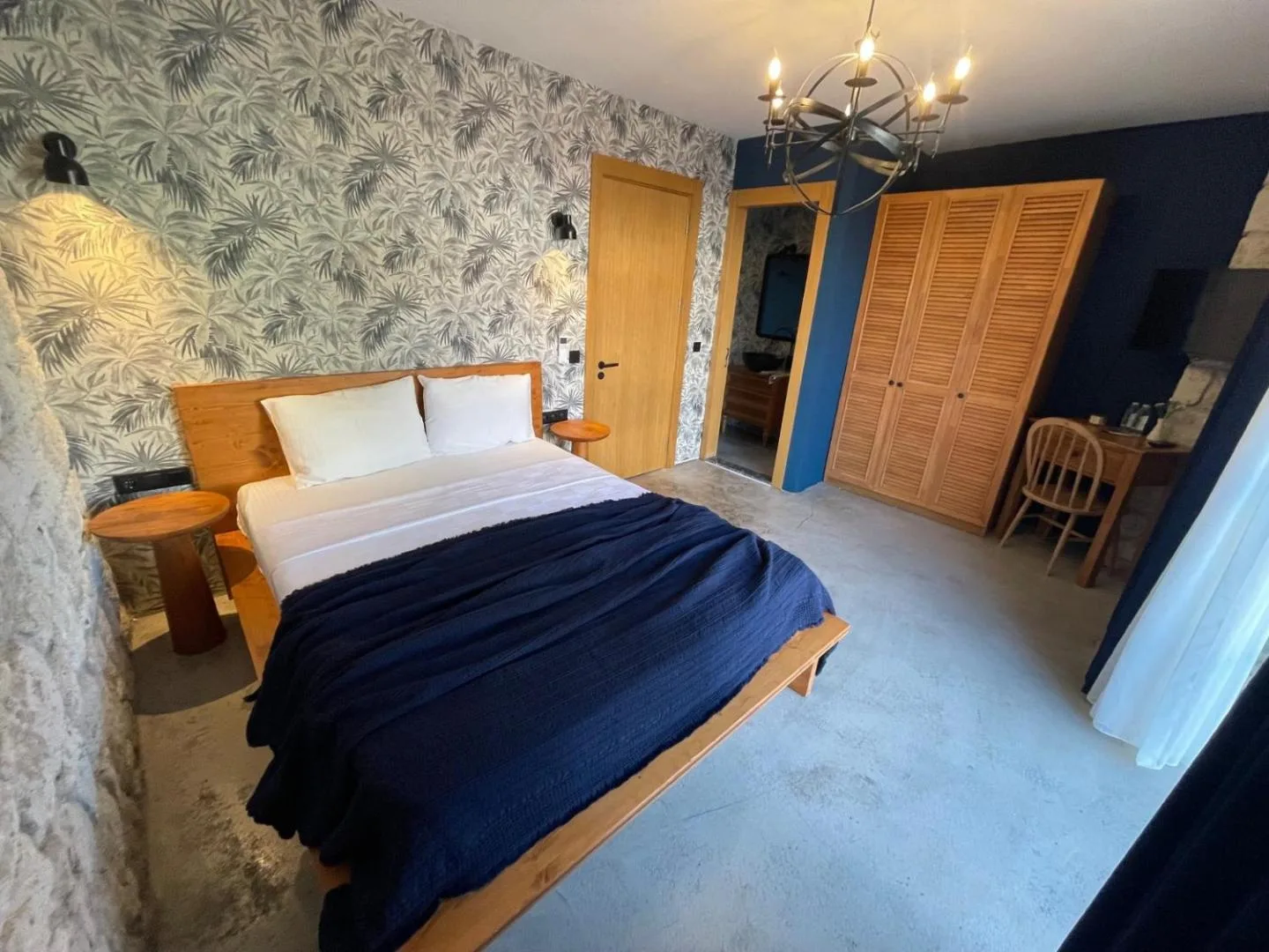 Deluxe King Suite